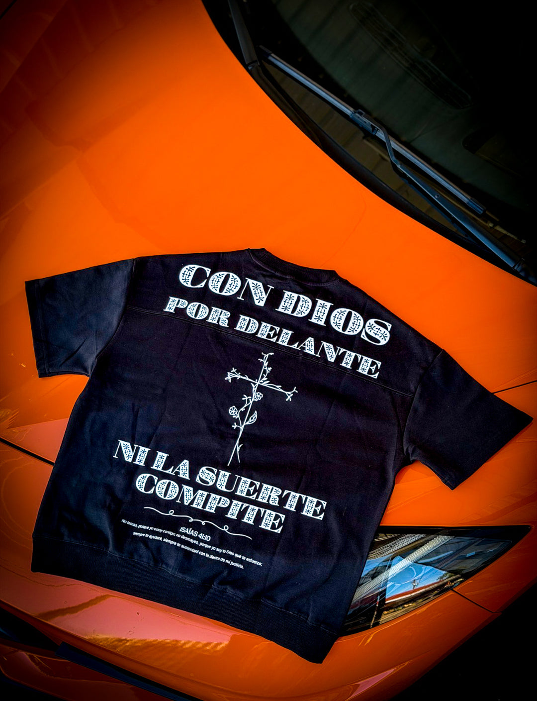 Con Dios Por Delante Tee