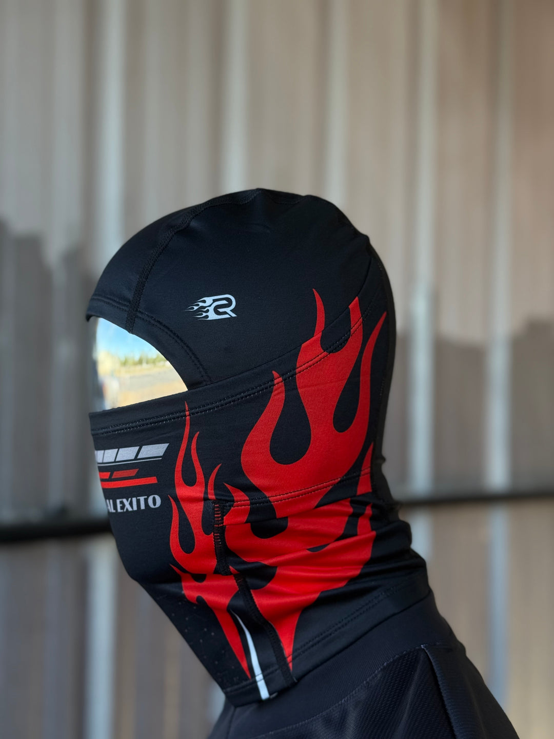 Pasamontaña/ flamas